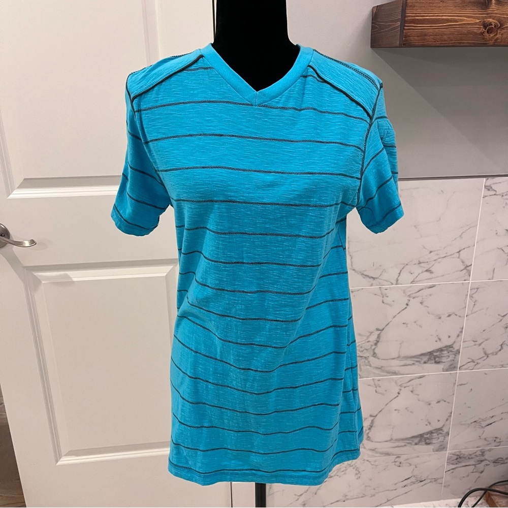 V Neck shirt short sleeves